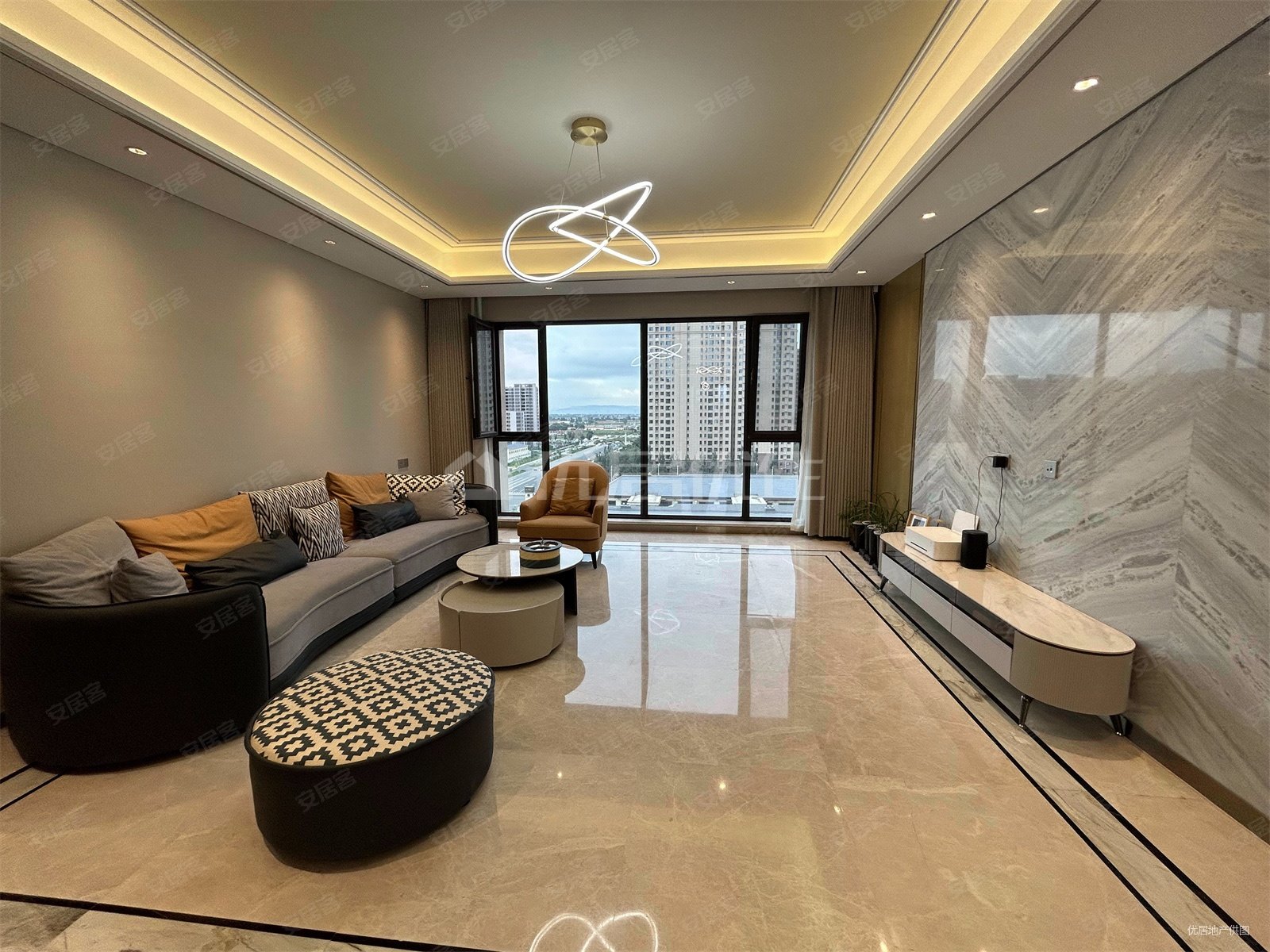 中实玺樾府 3居 精装 带家具家电 房本在手随时看