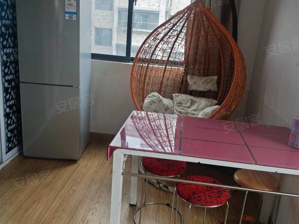 杭州桐庐桐庐城区龙潭小区龙潭小区二室一厅一卫,简装家电齐全,拎包