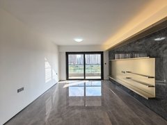 惠州大亚湾龙光德州城锦绣壹号五期 精装四房 出租 拎包入住 看房方便有钥匙出租房源真实图片