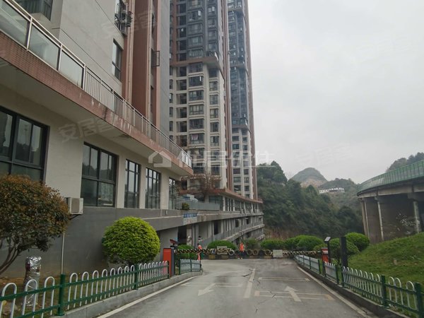 贵阳云岩未来方舟中天甜蜜小镇2组团中天甜蜜小镇1500元包每月61平2室