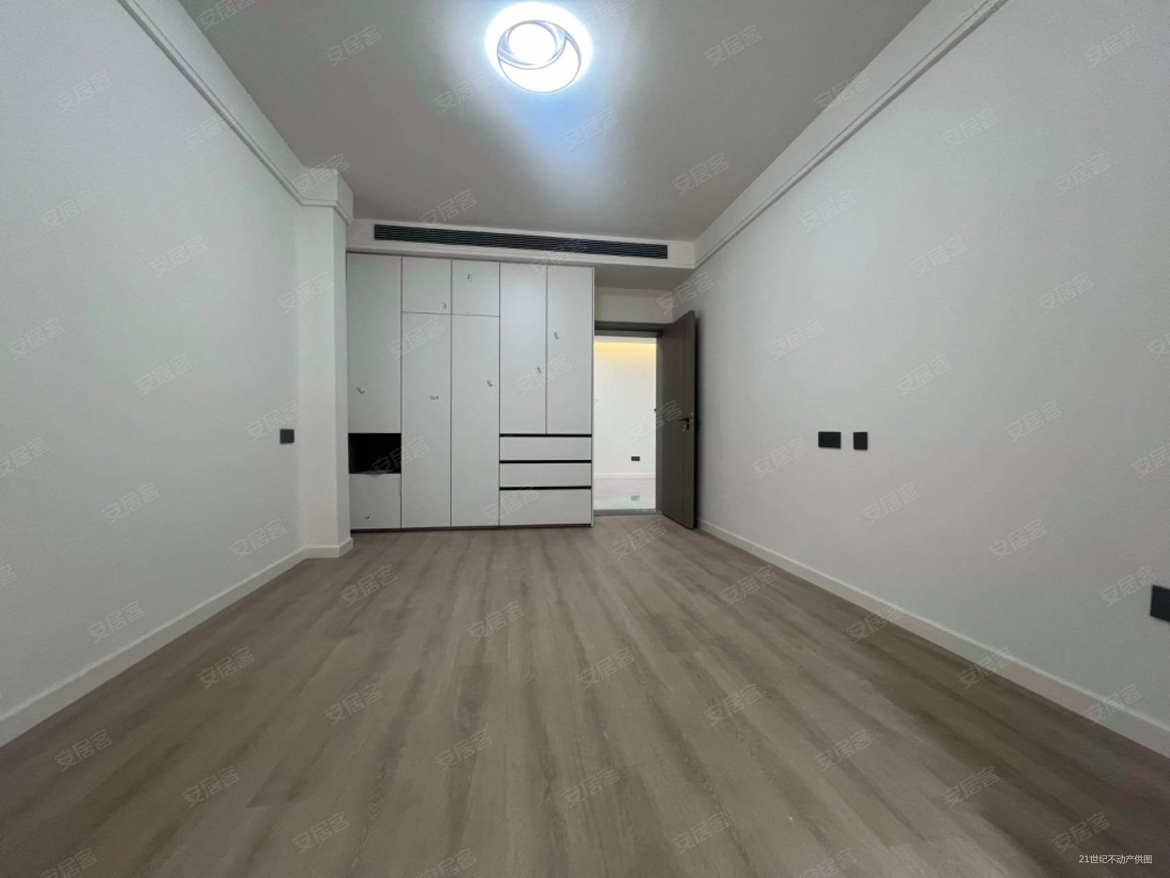 鞍山商圈 8号线鞍山新村地铁口 精装电梯三房 全南边套全明,三峰大厦