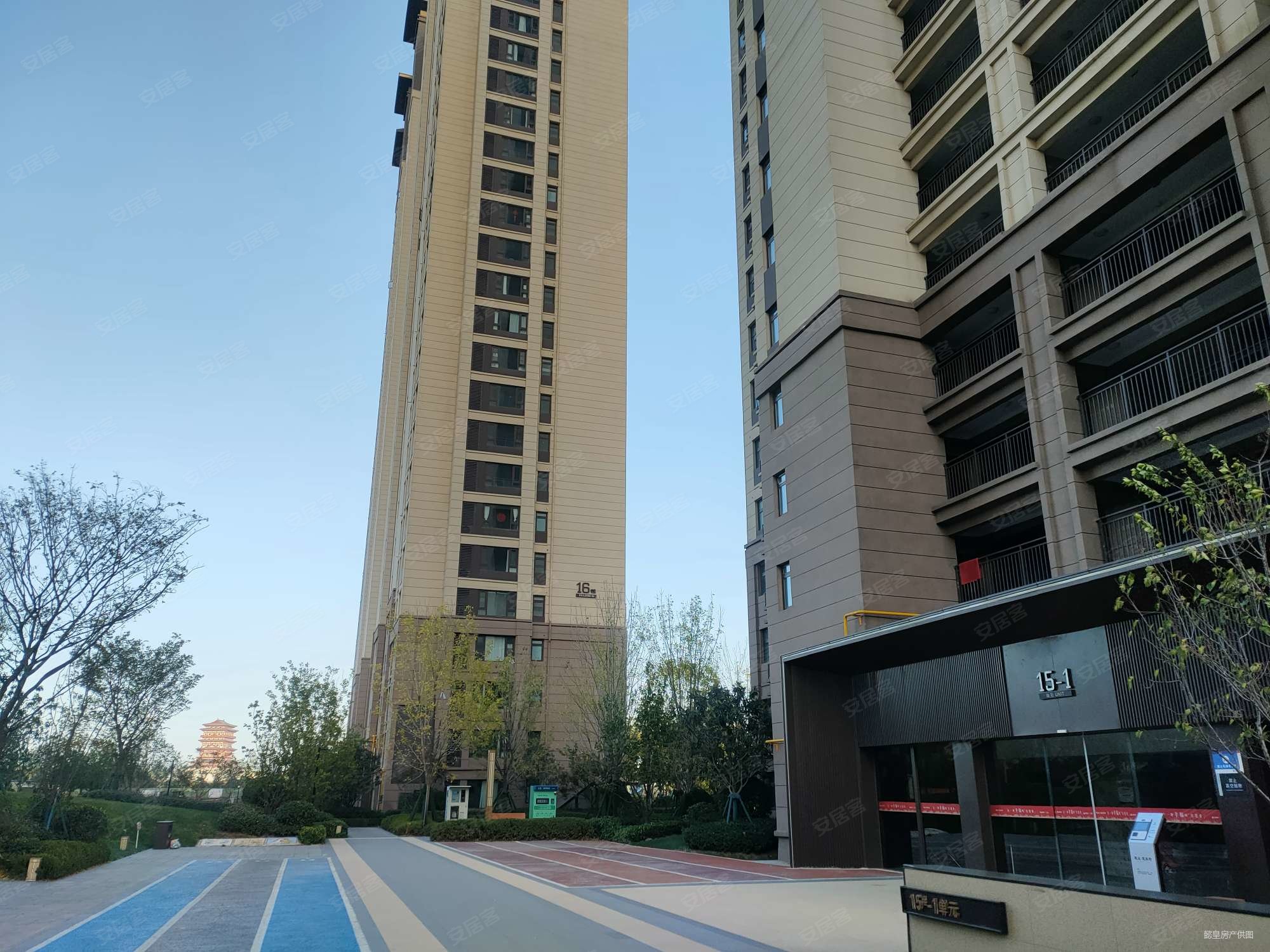 看房有钥匙 电梯房 低容积 正规商品房 满二 高楼层采光充足,建业