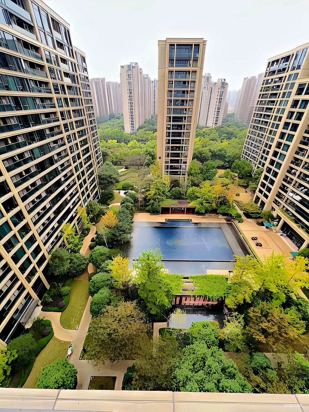 绿城运河宸园满五边套三房两卫136方诚心出售