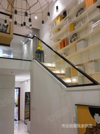 二七区,鑫苑名城loft,买1层送1层 不限购不限贷