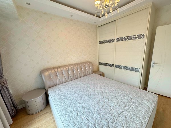 重庆两江新区观音桥半山华府商圈旁边豪装两房 实地很有质感 下楼就可以坐轻轨 随时看房出租房源真实图片