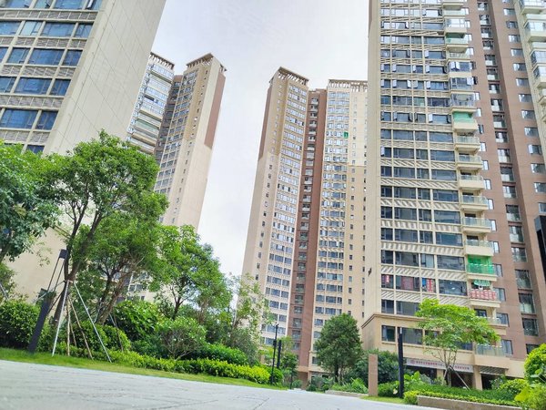 深圳宝安塘尾华强城(三期)11号线地铁口精装3房,高层大阳台,看湖看海