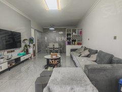 河池宜州宜州城区水电总厂门口，二号公馆小区，电梯三房，精装修，拎包入住。出租房源真实图片