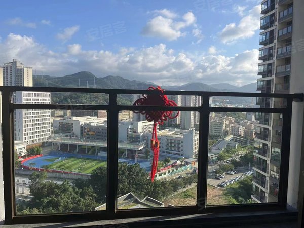 深圳坪山坪山润樾山花园润樾山花园2室2厅1卫66平精装修电梯房空房