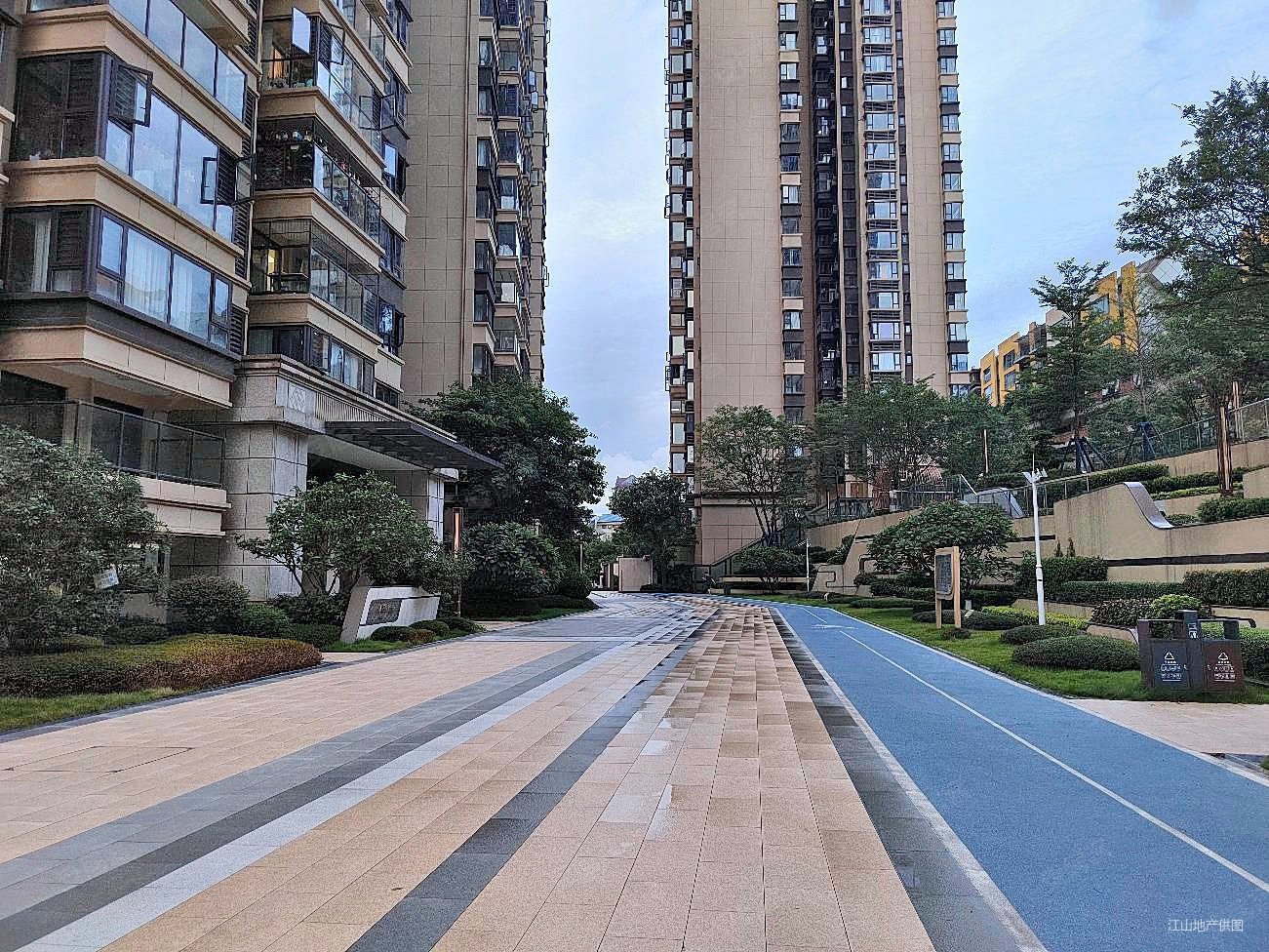 青秀山公园南湖公园旁医科大附近锦悦青山4房卖165万