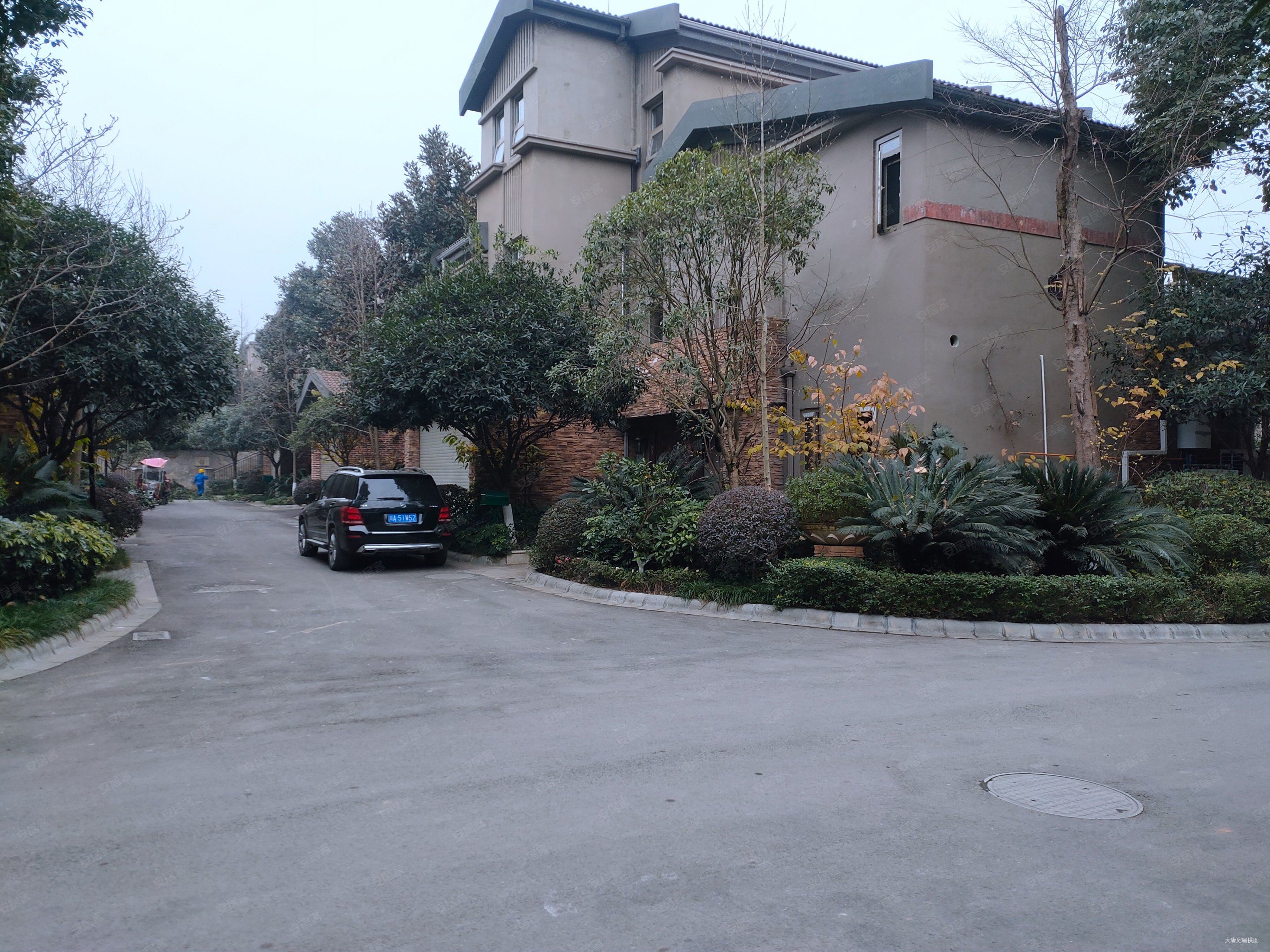 瑞升橄榄山4室3厅4卫290㎡南北320万