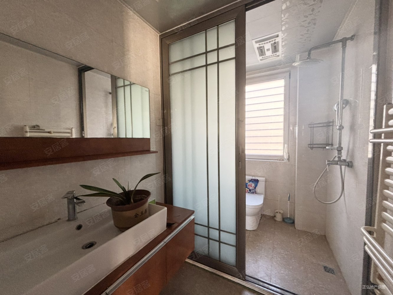 安泰首府3室2厅2卫143㎡南北118万