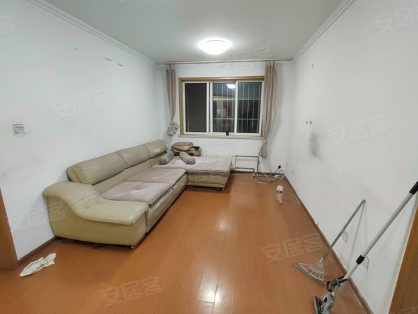 青岛市北洛阳路联城花园联城花园套三厅 现房随时入住 便宜好房不要