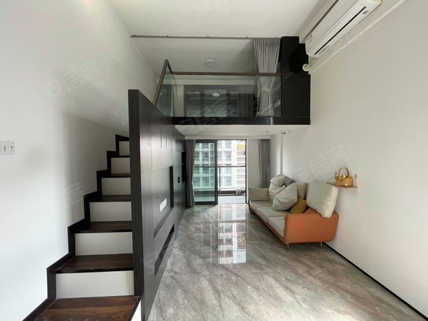 深圳龙岗大运恒明one恒明复式两房 dong边端头位 2800元 随时看房出租