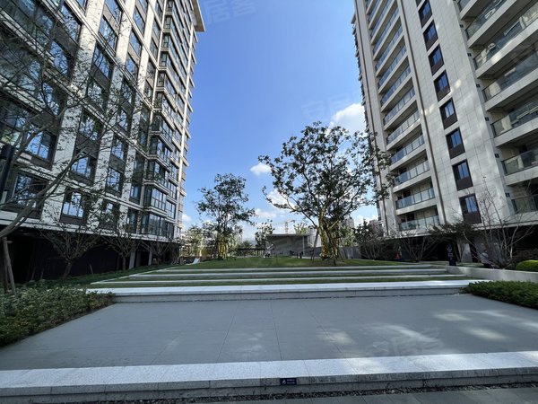 上海青浦徐泾虹桥悦澜临近17号地铁 4房精装全配  全屋地暖 中央空调