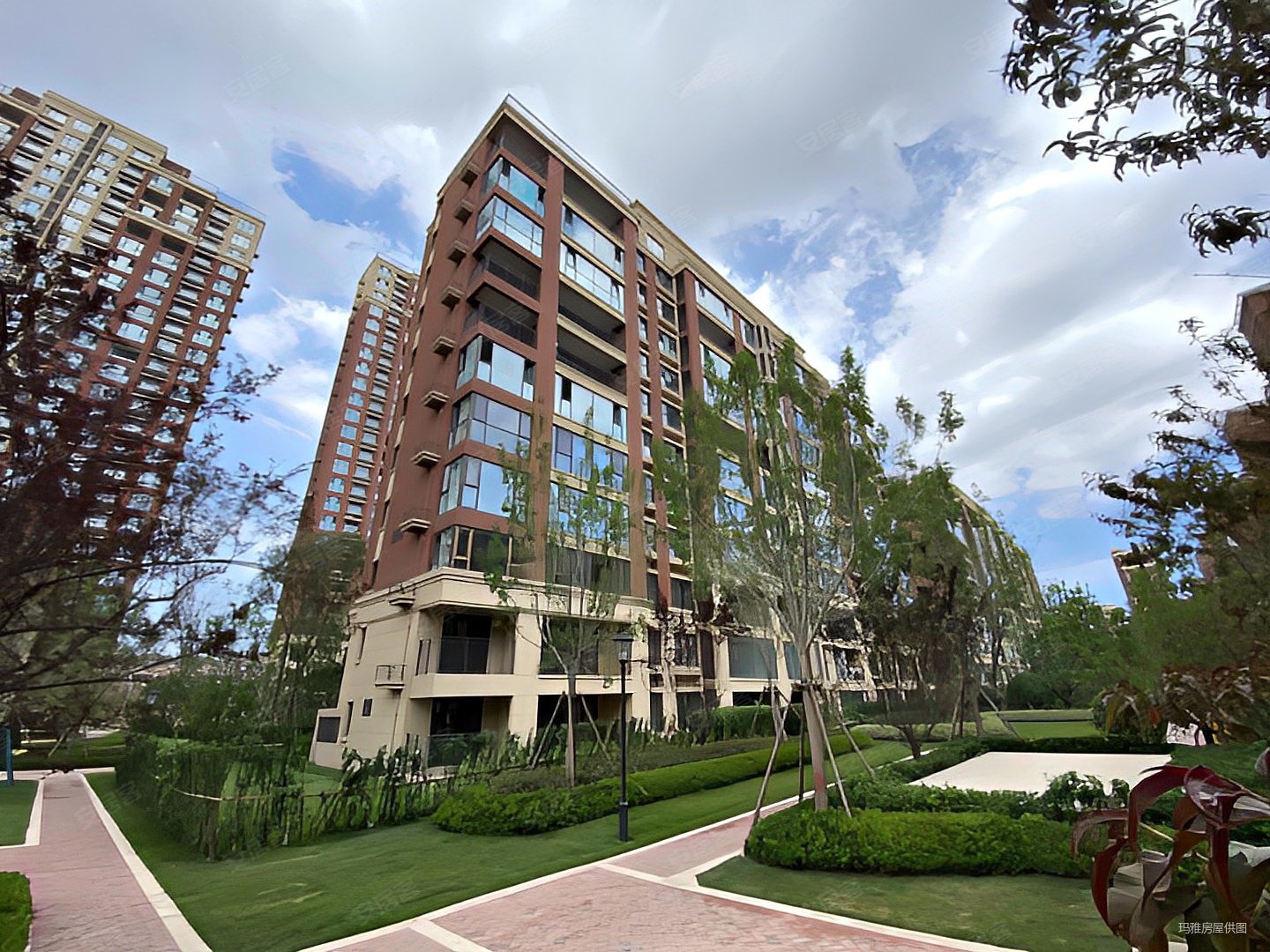 青特小镇e区3室2厅2卫110㎡南北145万