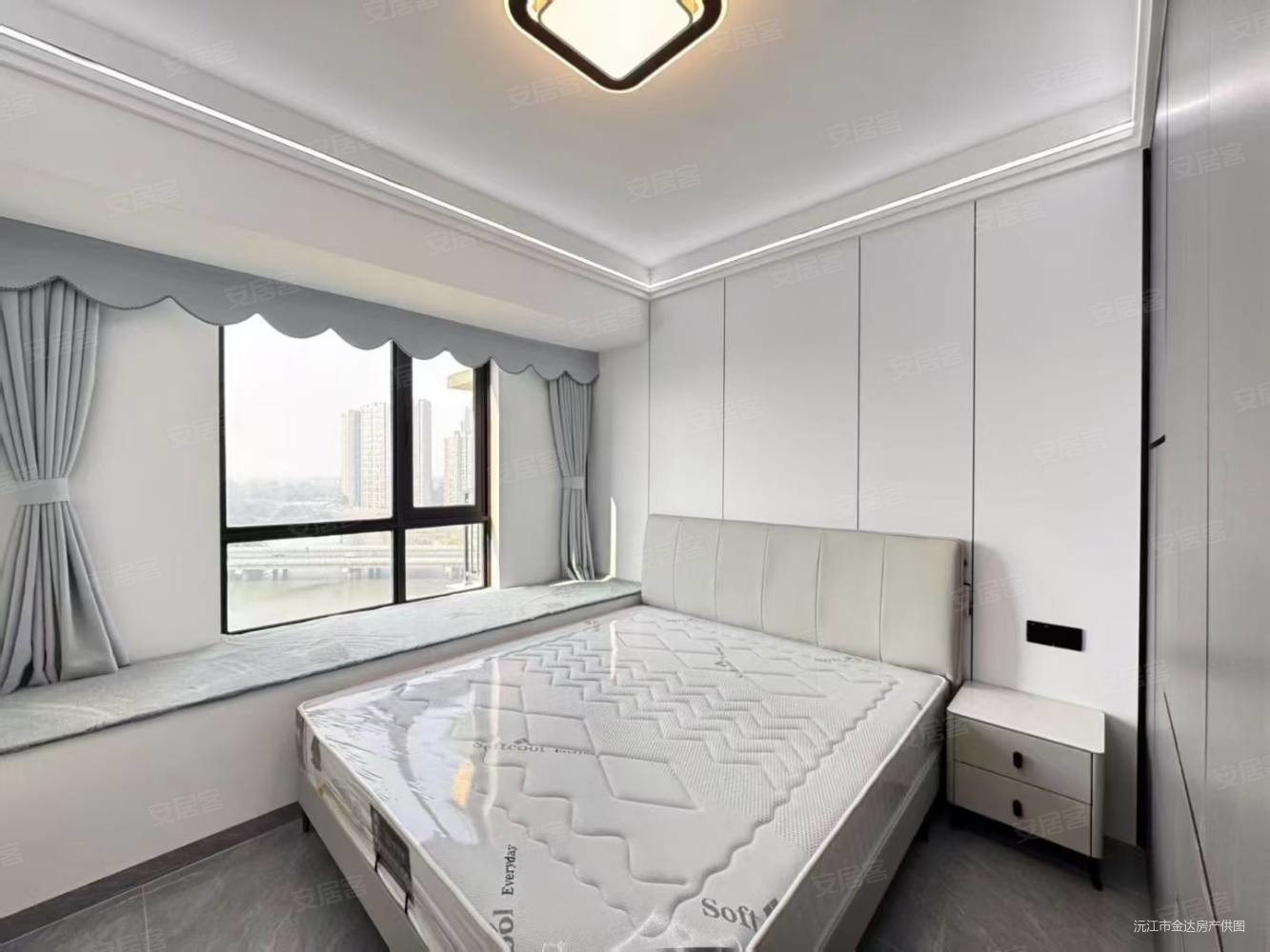 湖景新外滩3室2厅2卫115㎡南62.8万