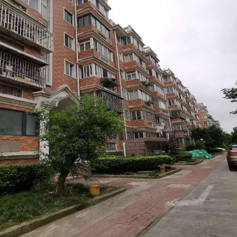 轨道交通北华苑小区出门700米有地铁七号线,有78