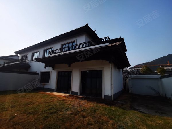杭州临安青山湖颐和山庄(别墅)颐和山庄中式合院别墅出租,花园100平