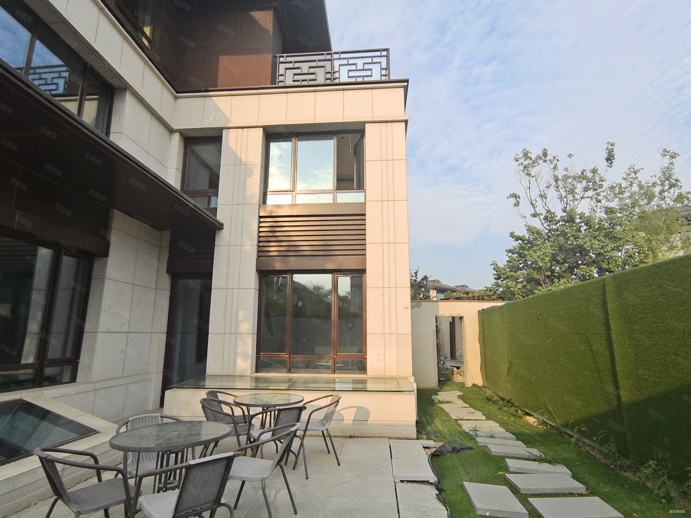 中铁诺德阅墅3室3厅5卫330㎡南北1260万