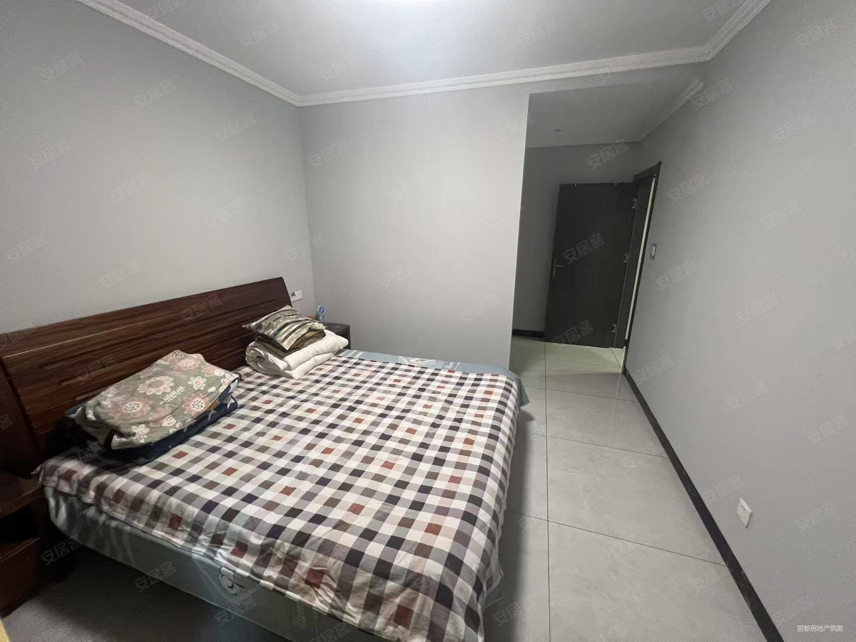 中海河山郡3室2厅2卫126㎡南北166万