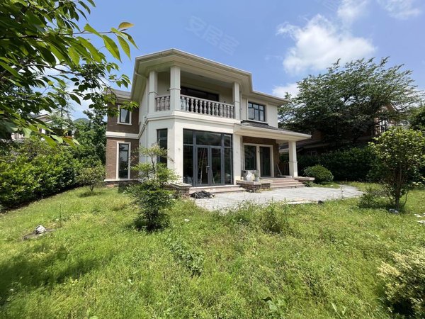 杭州富阳银湖九龙山庄(别墅)银湖地铁口旁 自住简装独栋别墅 地势高