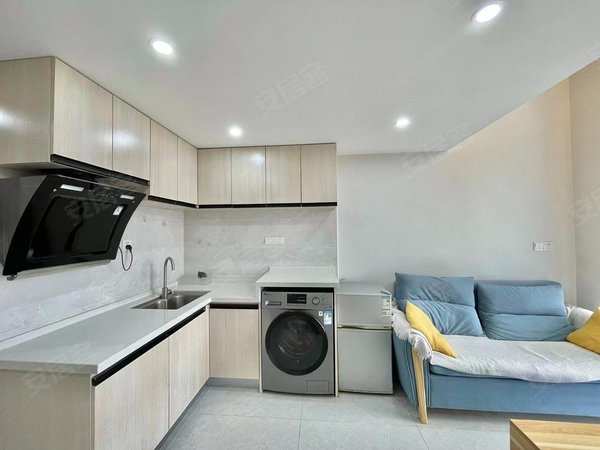 loft复式公寓万彩城财经大学云南中西结合医院