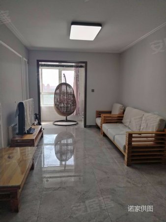 龙峰嘉园出行方便次新房精装可拎包入住高楼层采光充足