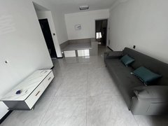 年租 红海新区E区 45平精装一居室 包物业费 步梯4楼