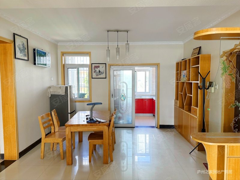 龙凤嘉园(一期) 中间楼层 出行方便 精装可拎包入住