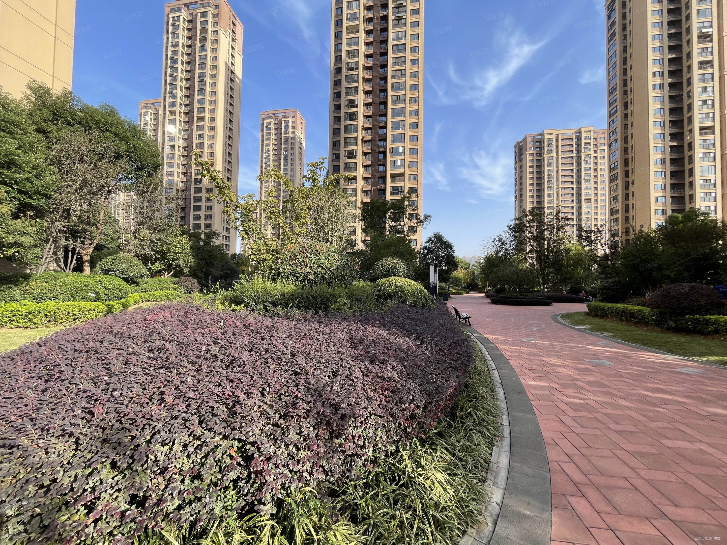 万科翡翠玖玺3室2厅2卫108.34㎡南北185万