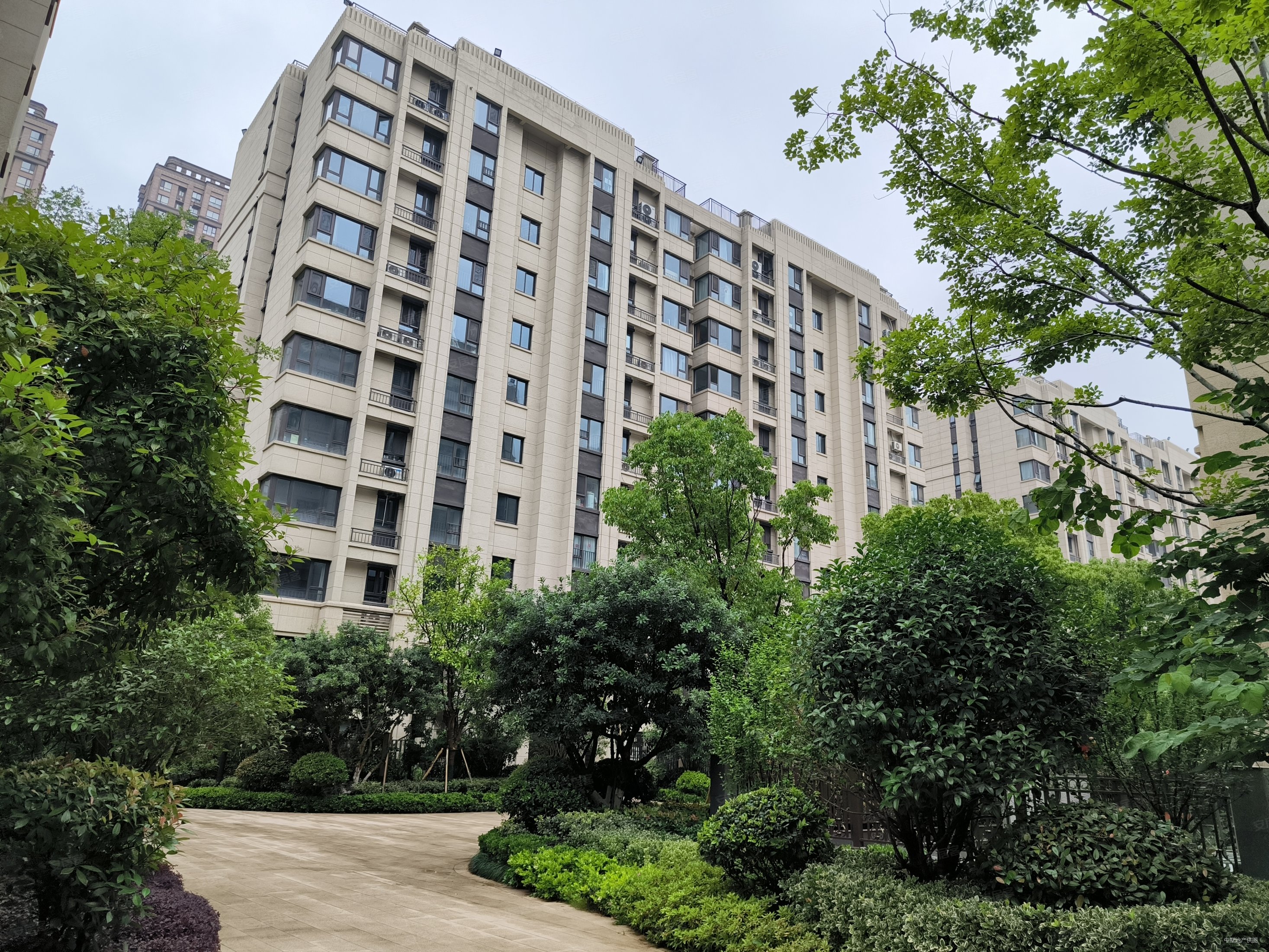 金茂悦3室2厅1卫98.8㎡南北233万