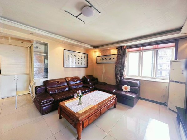 西安新城东五路铭湖景园三室两厅一卫一厨,电梯房,大明宫地铁口.