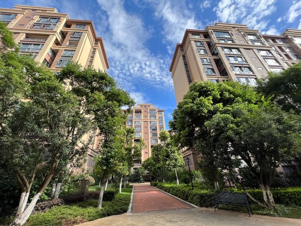 昆明官渡福保片区半岛华府急租 直降300 地铁口花园洋房 楼间距开阔楼