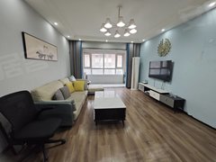 新乡牧野万达广场非常干净，家具家电齐全，拎包入住，大三室出租房源真实图片