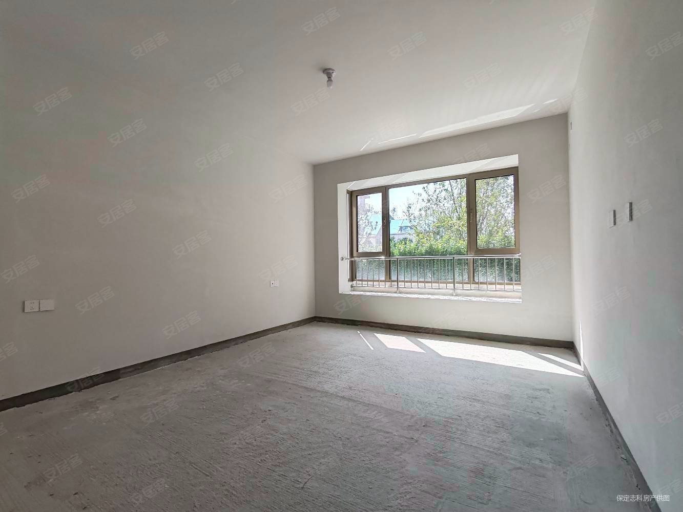 彩虹城3室2厅3卫153㎡南北140万