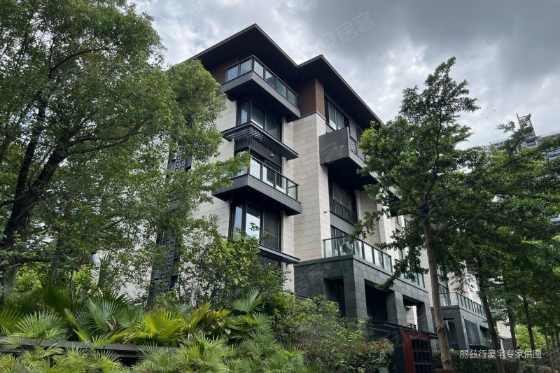 香山美墅下叠别墅,900万全新豪华装修!