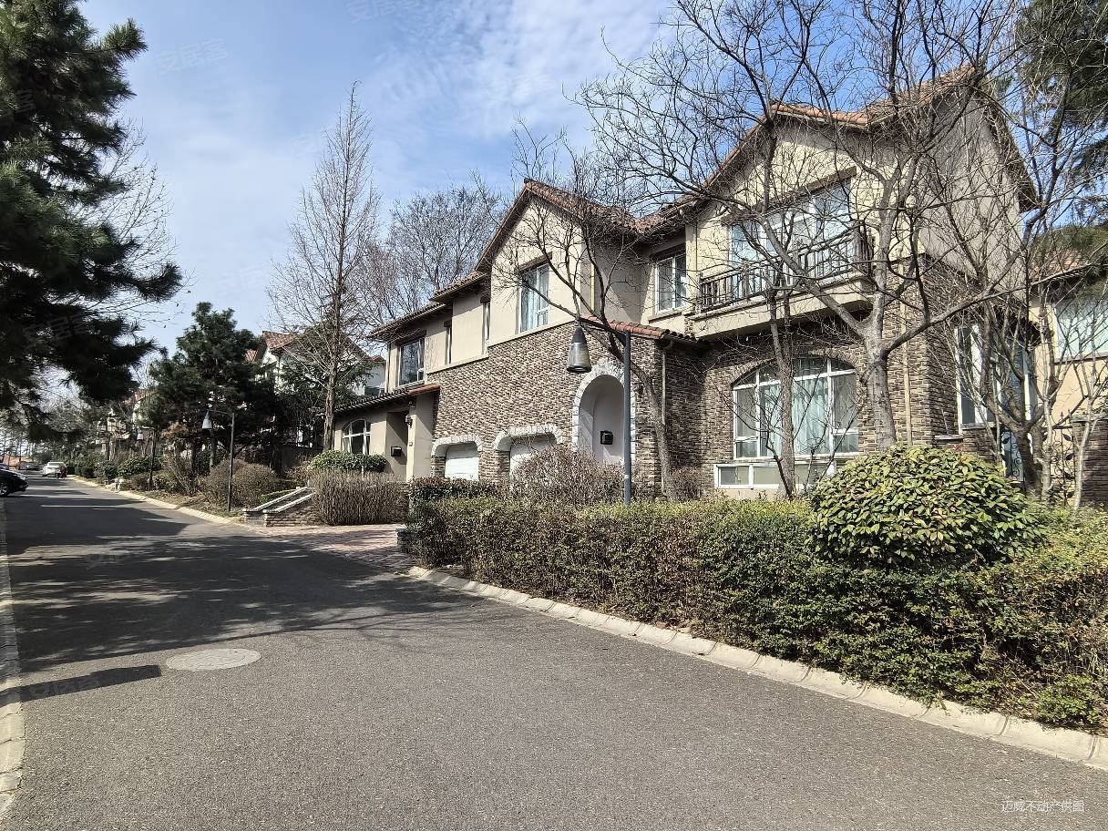 海信温泉王朝(别墅)4室3厅3卫309㎡南北368万