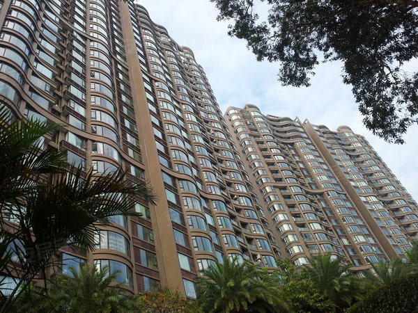 珠海香洲吉大山海一品居山海一品居 全新精装修 二房二卫,带衣帽间 有