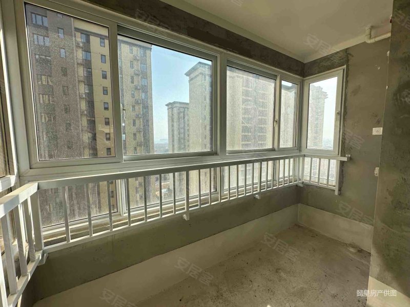 满二餐客一体南北通透边户三室路劲御城二期中间楼层采光好