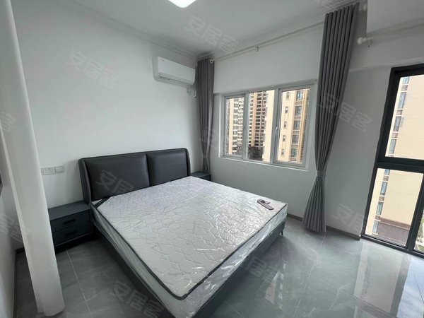 成都龙泉驿西河雄飞生活广场(商住楼)西河地铁口 和房东签合同 随时