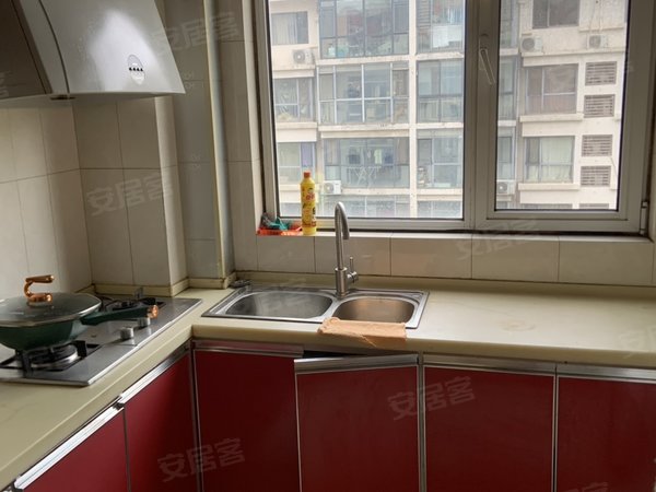 青岛黄岛薛家岛锦都家园锦都家园多层好房,南北通透,室内面积大,随时