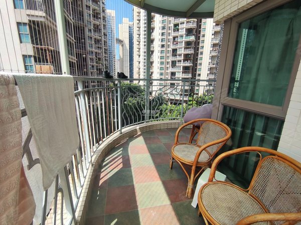 深圳宝安宝安中心区西岸观邸一方城商圈,很容易品质!