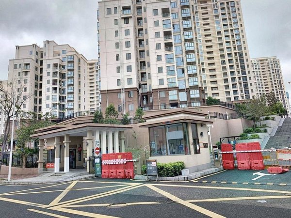 深圳坪山坑梓亚迪三村比亚迪3村 坑梓地铁站 百泰珠宝精装两房一厅大