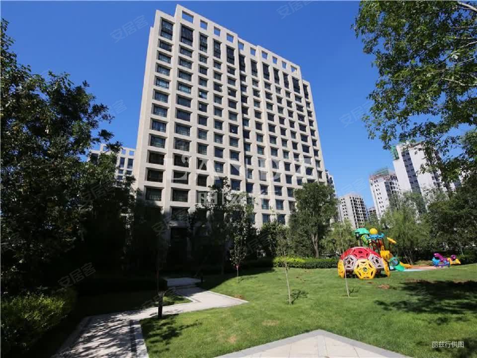 望京金茂府4室2厅3卫278.41㎡西南3400万