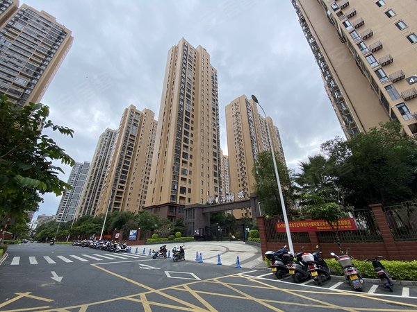 上杭龙地万福城万福城 豪装精美大2房有空调 仅租2200押一付一 停车