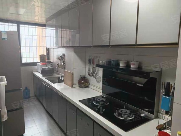 重庆荣昌荣昌城区荣城华府荣城华府,精装修,家具家电齐全,拎包入住