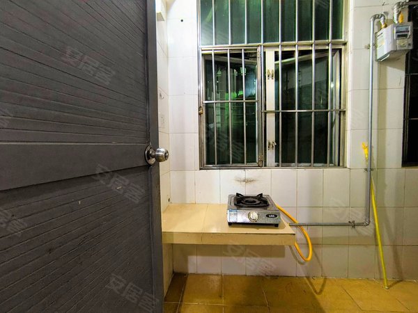 深圳宝安宝安周边塘下涌一村新区塘下涌 电梯单间 押一付一  民水民电
