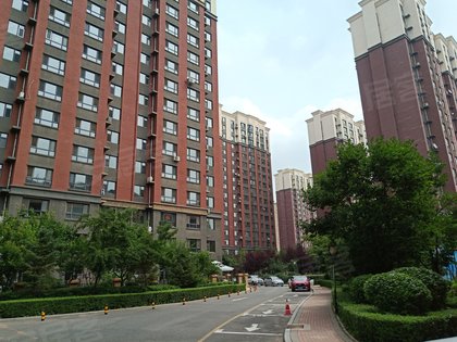 出门口有103永春批发到新立城水库【生活配套】距离早市100米,门口就