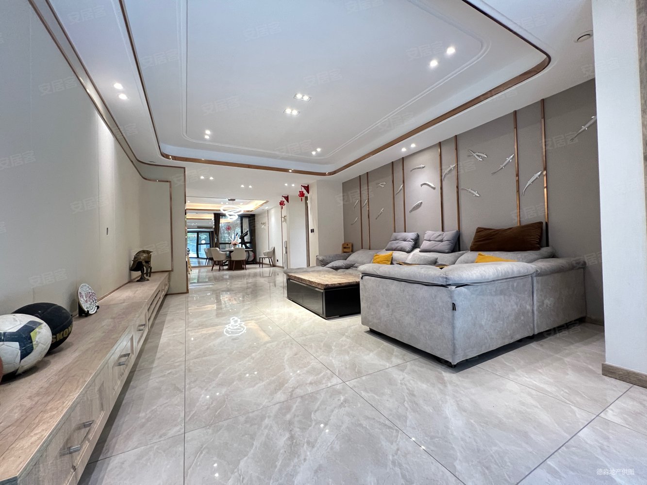 市政府旁国金华府205平100平花园精装修