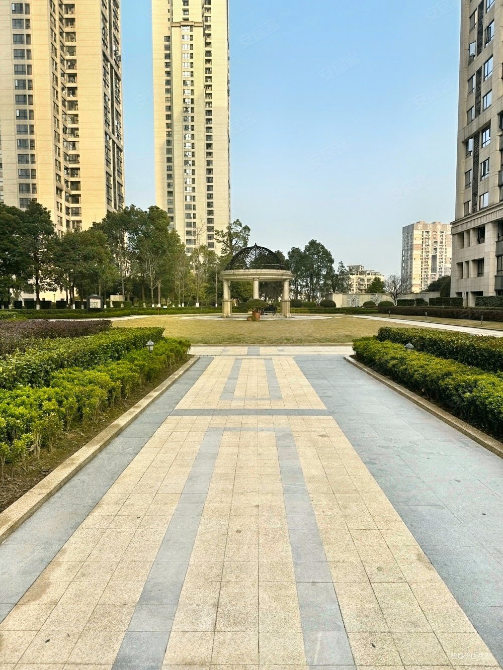 中渝香奈公馆3室2厅2卫137.22㎡南258万